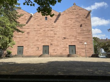 Lukaskirche, Kurfürstenstraße 46 (hinter dem Finanzamt)