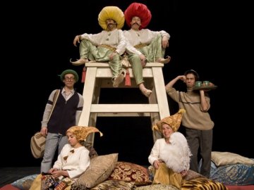 Zwei komplette Besetzungen KiTZ Theaterkumpanei und Taatr Maani